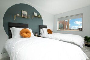 2 bedrooms, iron/ironing board, free WiFi - Vanburgh Court Apartments (Slough)