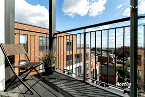Balcony - Vanburgh Court Apartments (Slough)
