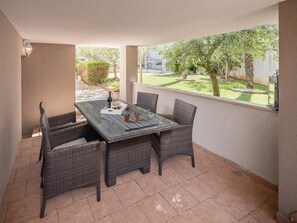 Outdoor dining - Great location, near the beach, ideal for a family, one of the most wanted apartments! (Porec)