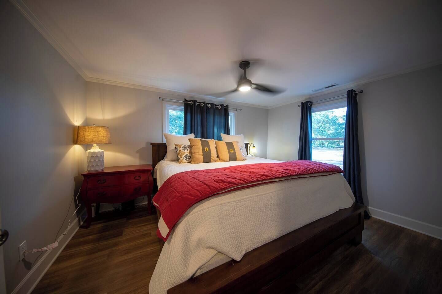 3 chambres, fer et planche à repasser, Wi-Fi gratuit, draps fournis