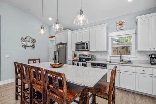 CrabaCabana: The Heart of Corolla Beach Life/Steps to Sand<10 min.