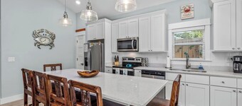 CrabaCabana: The Heart of Corolla Beach Life/Steps to Sand<10 min.