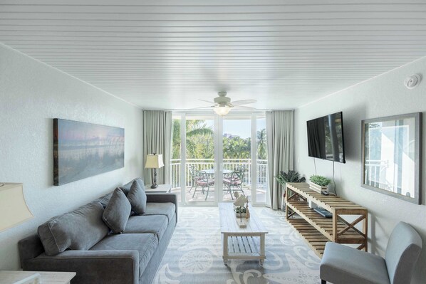 TV, offices - Fully Updated 2/2 Condo! The Grand Cayman Suite (Key West)