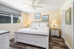 2 bedrooms, iron/ironing board, WiFi, bed sheets - Newly Renovated Condo - St. Martin Suite (Key West)