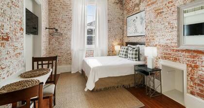 Contemporary Marigny Apt on Frenchmen St.