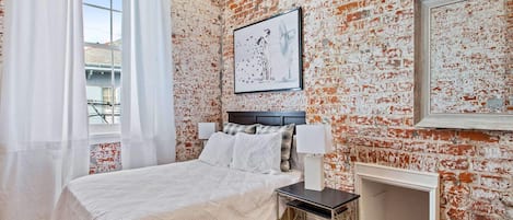 1 slaapkamer, een strijkplank/strijkijzer, wifi, beddengoed