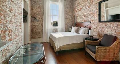 Stylish Marigny Apt on Frenchmen St.