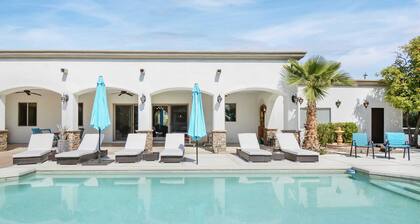 7BR Villa Mansion on Golf Course, Casita Pool Tennis Court