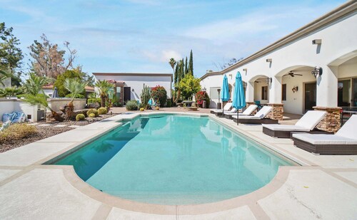 7BR Villa Mansion on Golf Course, Casita Pool Tennis Court