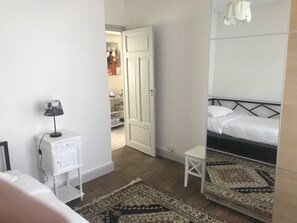 2 habitaciones, tabla de planchar con plancha, wifi y ropa de cama 