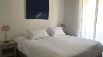 2 chambres, fer et planche à repasser, Wi-Fi, draps fournis