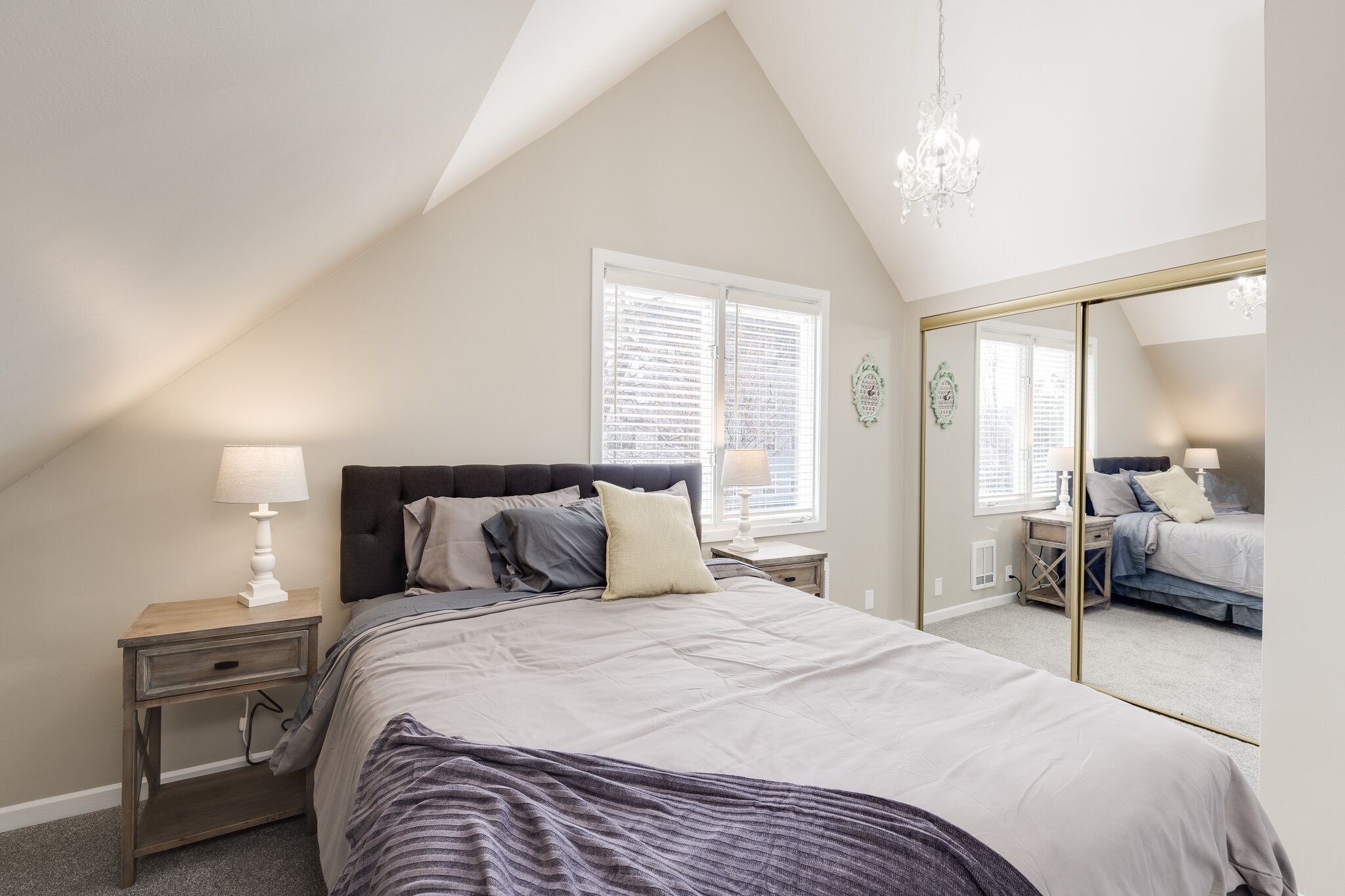 5 bedrooms, desk, iron/ironing board, travel cot