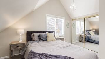 5 bedrooms, desk, iron/ironing board, travel cot