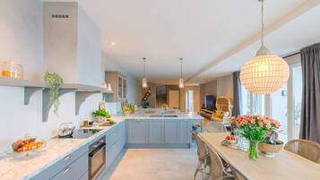 Refrigerador, horno, parrilla de estufa y lavavajillas