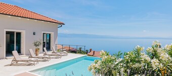 Luxury Villa with private pool and sea view