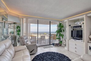 Flat-screen TV - Wake up to beautiful ocean views!!! (MYRTLE BEACH)