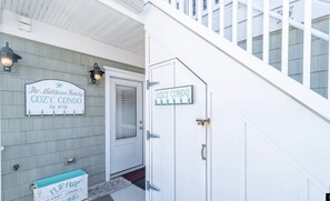 Exterior detail - 10% off: Cozy Bungalow ♡ Steps to downtown, beach, boardwalk, w. linens + tags (Ocean City)