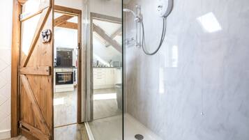 Apartment (1 Bedroom) | Bathroom | Towels