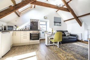 Apartment (1 Bedroom) | Living area | 32-inch flat-screen TV with digital channels, TV - Ashgrove Farm - Llawhaden - Narberth (Narberth)