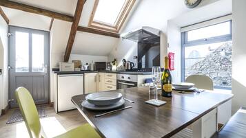 Apartment (1 Bedroom) | Private kitchen | Fridge, microwave, oven, stovetop