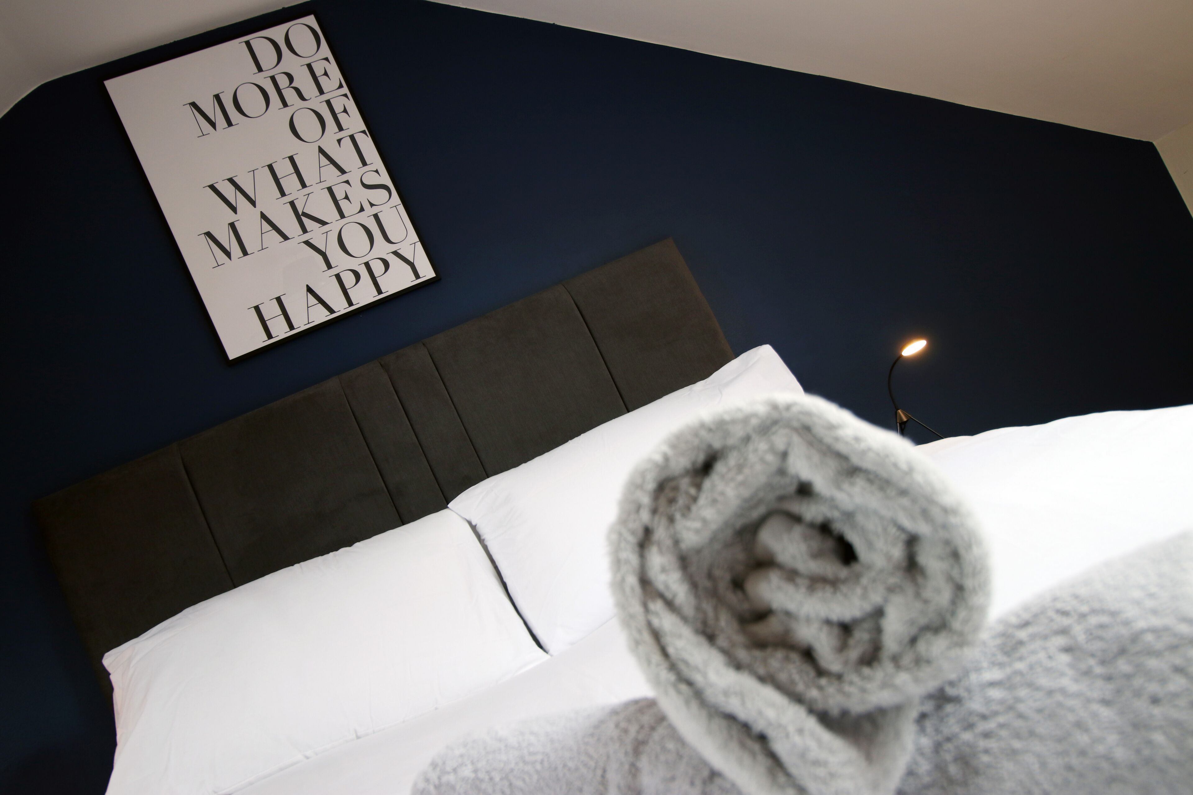 4 habitaciones, decoración personalizada y muebles diferentes 