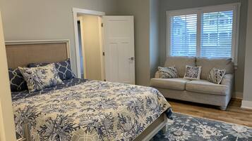 4 bedrooms, iron/ironing board, WiFi