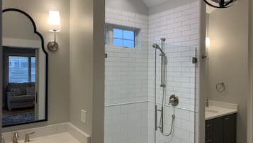SĂšche-cheveux, savon, papier toilette