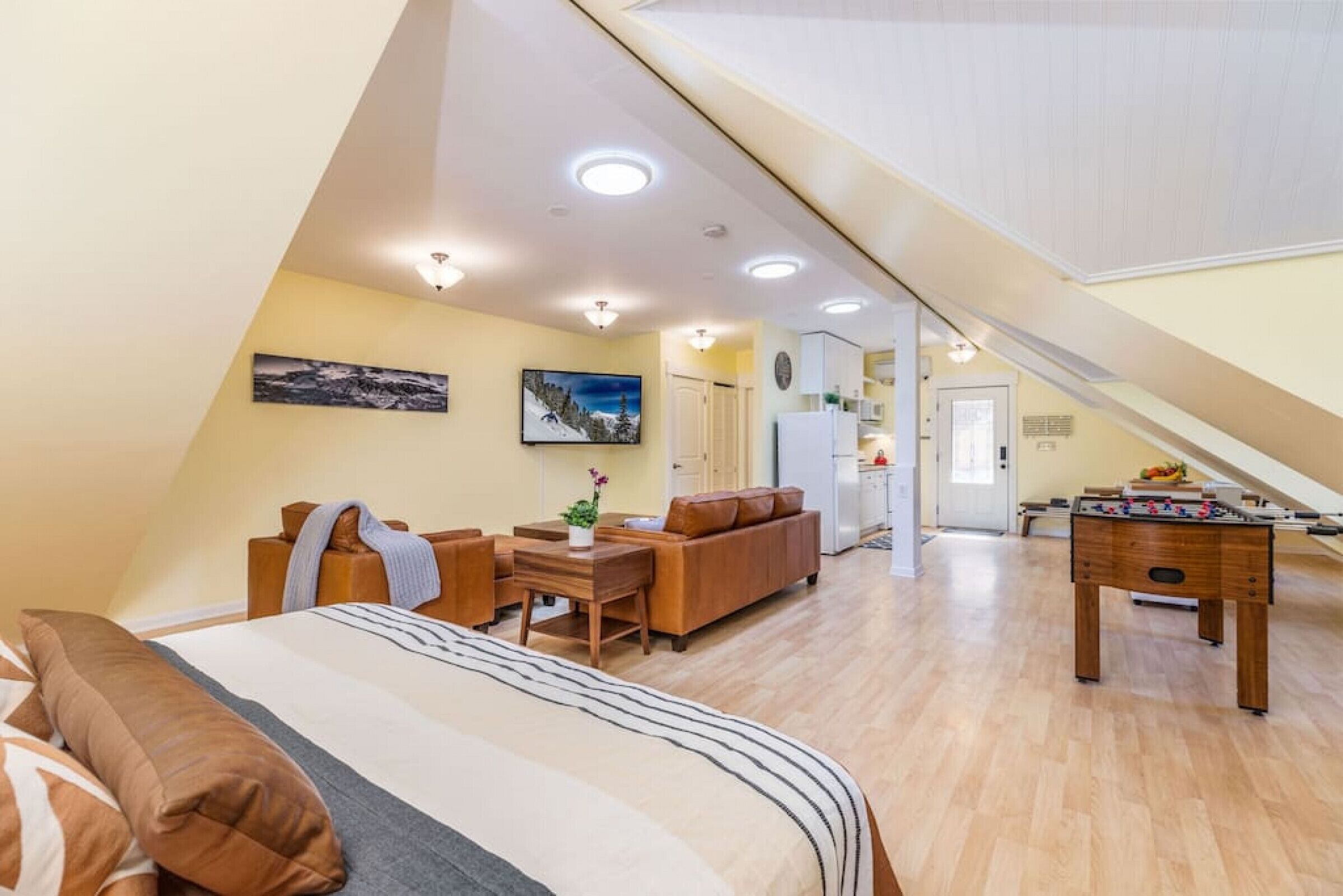 Desk, iron/ironing board, travel crib, WiFi