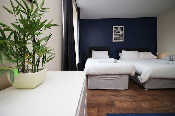 4 bedrooms, iron/ironing board