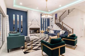 Interior - Chic Mansion with Games Room (Kissimmee)