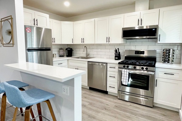 Refrigerador, microondas, horno y parrilla de estufa