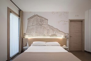 6 bedrooms, iron/ironing board, Internet, bed sheets