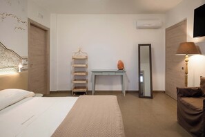 6 bedrooms, iron/ironing board, Internet, bed sheets