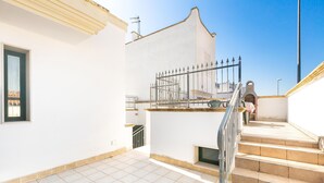 A narrow outdoor corridor with tiled flooring, a metal railing, and a staircase leading to a higher level. - Villa Lucia - Trilo by BarbarHouse (Boncore)