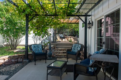 Hartville Hideaway in the Hills - Miner's Cottage