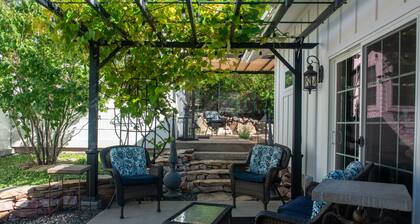 Hartville Hideaway in the Hills - Miner's Cottage