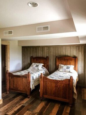 3 chambres, fer et planche à repasser, Wi-Fi, draps fournis