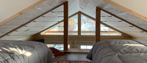 2 多间卧室、熨斗/熨衣板、旅行婴儿床、WiFi