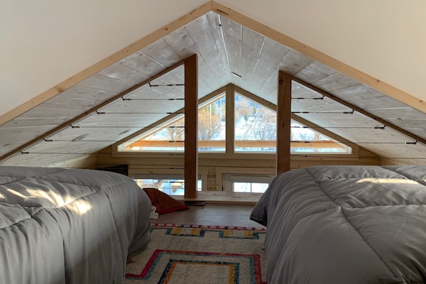 2 bedrooms, iron/ironing board, travel cot, WiFi