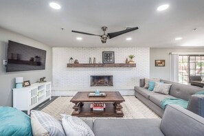 TV - 777Rentals - 7BR/5BA - Serenity 2 Estate (Henderson)