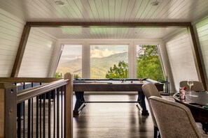 Games room - Hot Tub/Game Room/Fire Pit/VIEWS/Luxury Cabin! - Alpine Abode (Gatlinburg)