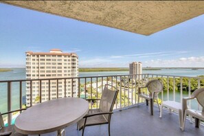 Outdoor dining - Condo at Lovers Key Beach Club - Private Beach (Bonita Springs)