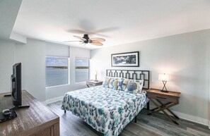 1 bedroom, iron/ironing board, free WiFi, bed sheets - Southern Comfort - Updated Waterfront Condo (Bonita Springs)