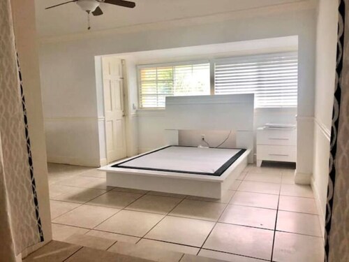 Beautiful Bungalow in the heart of Coral Gables