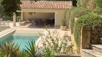 Piscine extérieure, piscine chauffée