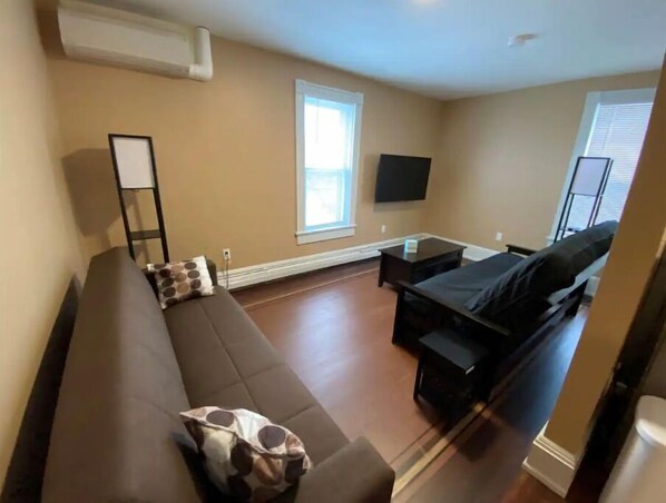 Smart TV, offices - Apt 3A Lake Bomoseen Inn “The Dog” with boat slip. (Castleton)