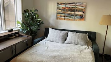 4 bedrooms, desk, iron/ironing board, free WiFi