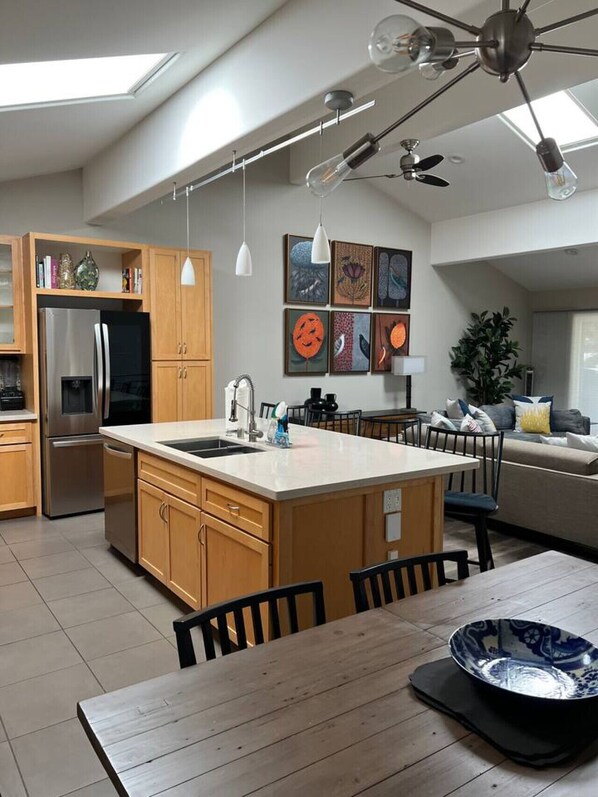 المنشأة من الداخل