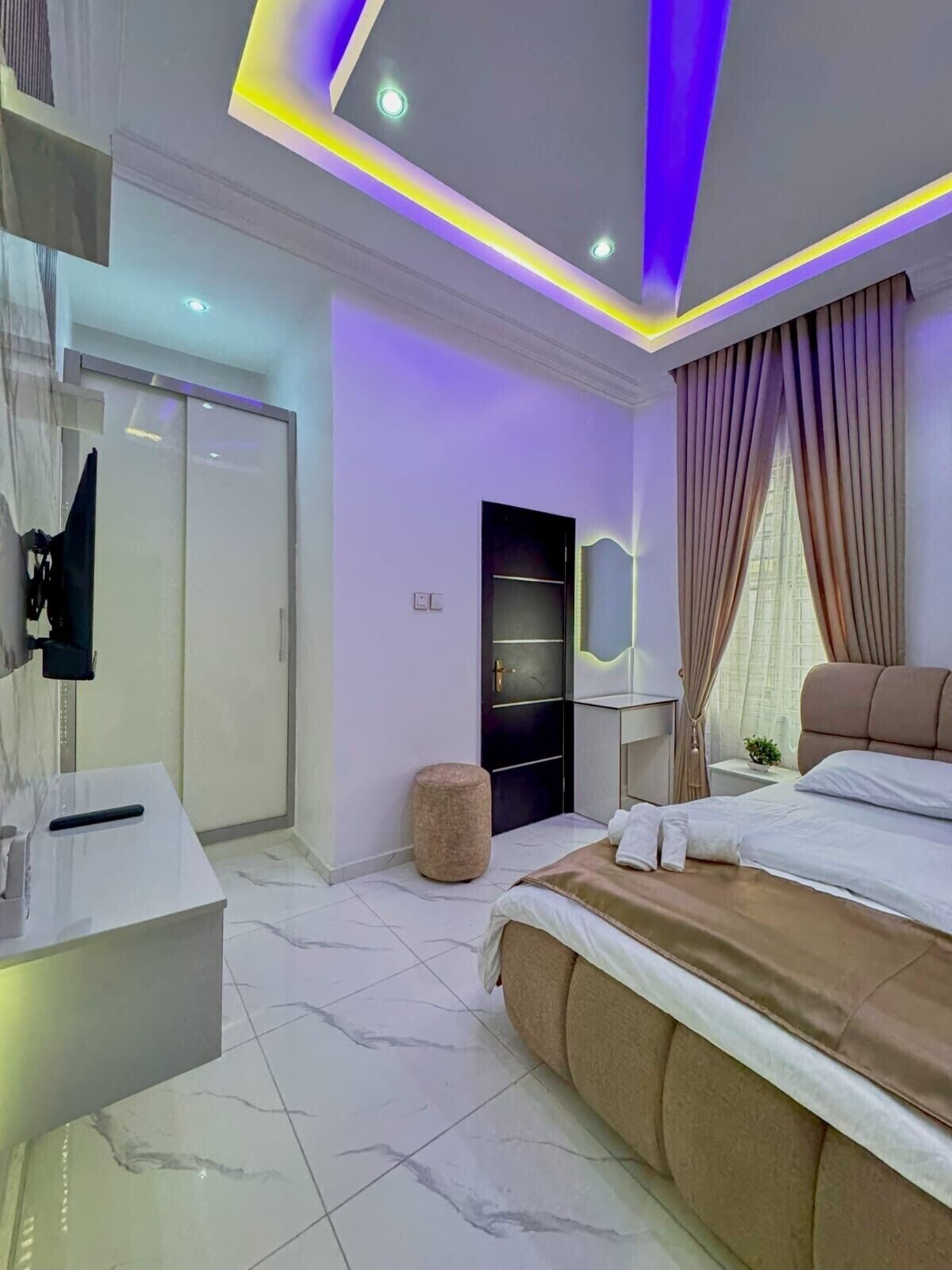 4 kamar tidur, setrika/meja setrika, Wi-Fi gratis, dan seprai linen