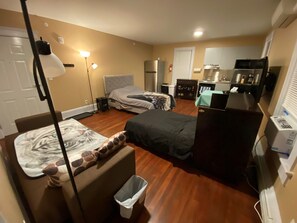 1 bedroom, free WiFi - Apt 3C Lake Bomoseen Inn “The Dog” with boat slip. (Castleton)